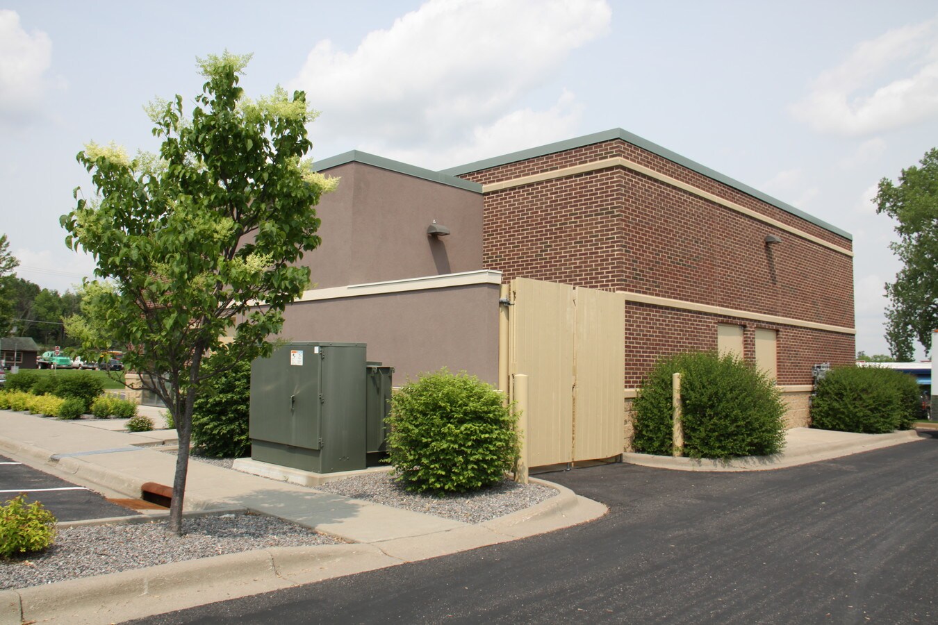 2073 W Wayzata Blvd, Long Lake, MN 55356