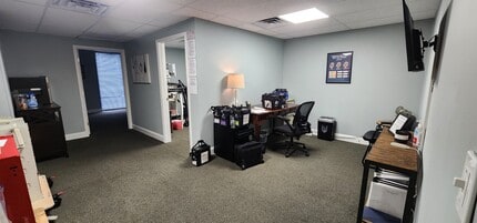 4 Carriage Ln, Charleston, SC for lease Interior Photo- Image 2 of 5