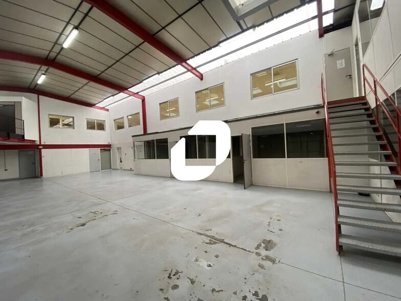Flex in Bobigny for lease - Building Photo - Image 1 of 11