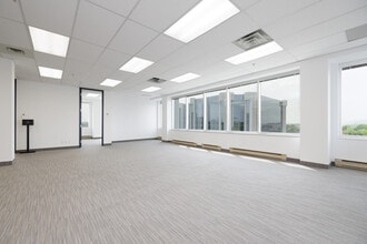 9900 Boul Cavendish, Montréal, QC for lease Interior Photo- Image 2 of 17