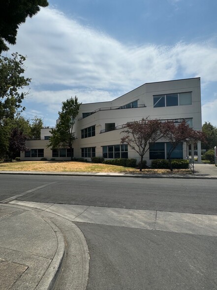 55 1st St, Lakeport, CA for lease - Building Photo - Image 2 of 9