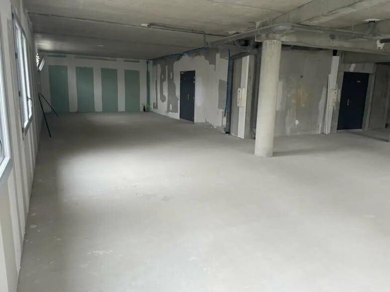 Office in Brest for sale - Interior Photo - Image 2 of 3