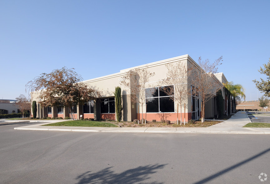 5000 Commerce Dr, Bakersfield, CA for sale - Building Photo - Image 3 of 11