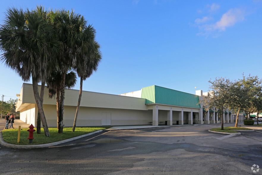 6046-6076 W Okeechobee Blvd, West Palm Beach, FL for lease - Primary Photo - Image 1 of 16