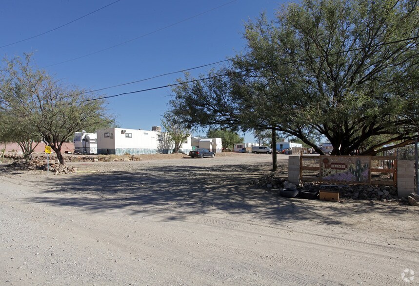 6643 S Sparrow Ave, Tucson, AZ 85746 9 Space Mobile Home Park