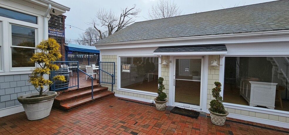 64 Jobs Ln, Southampton, NY for lease - Primary Photo - Image 1 of 14
