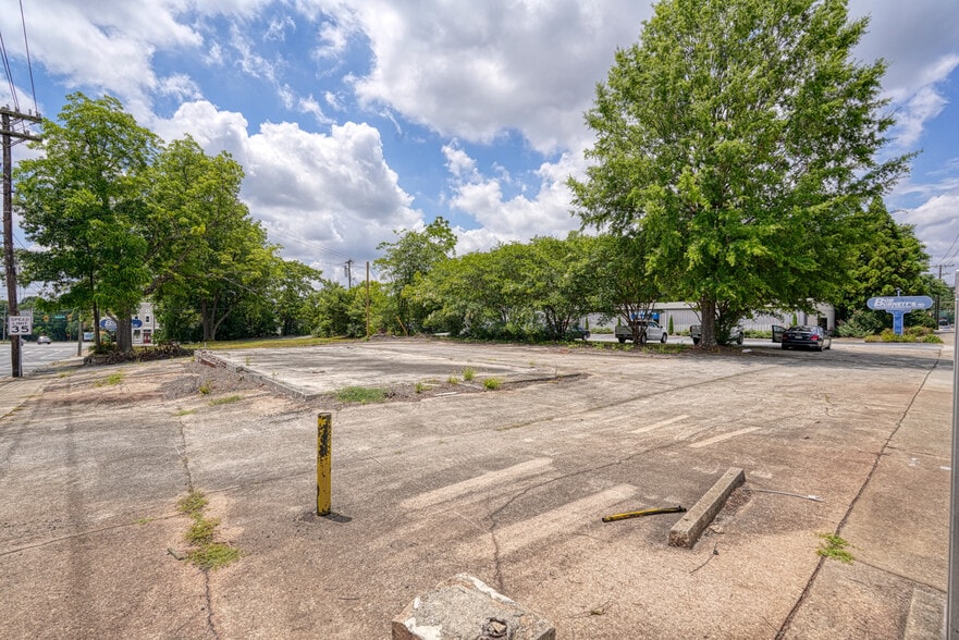 300 N Church St, Spartanburg, SC for sale - Building Photo - Image 3 of 27