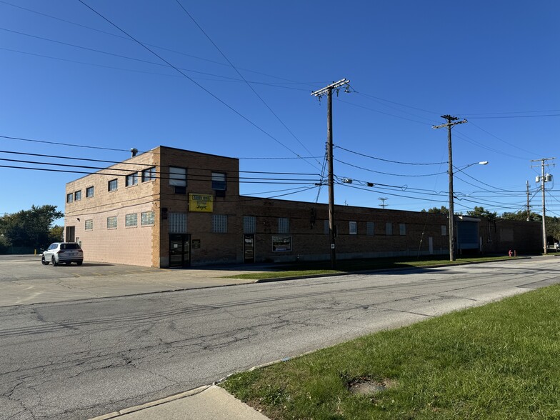 5826 Mayfield Rd, Mayfield Heights, OH for lease - Building Photo - Image 2 of 13