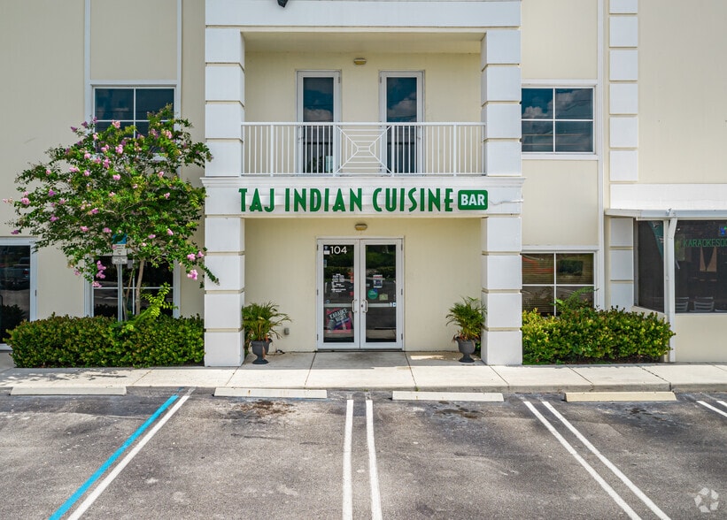 529 NW Prima Vista Blvd, Port Saint Lucie, FL for lease - Building Photo - Image 3 of 7