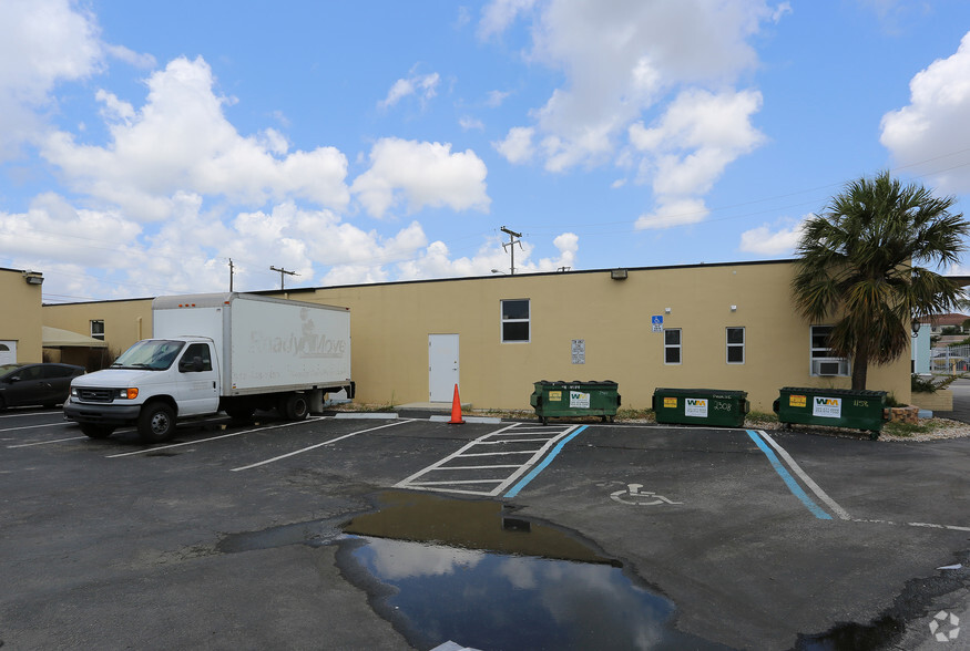 1158-1172 NE 24th St, Wilton Manors, FL for lease - Building Photo - Image 2 of 2