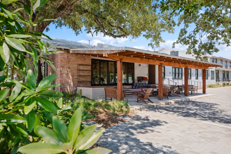 301 S Toulme St, Bay Saint Louis, MS for lease - Building Photo - Image 2 of 16