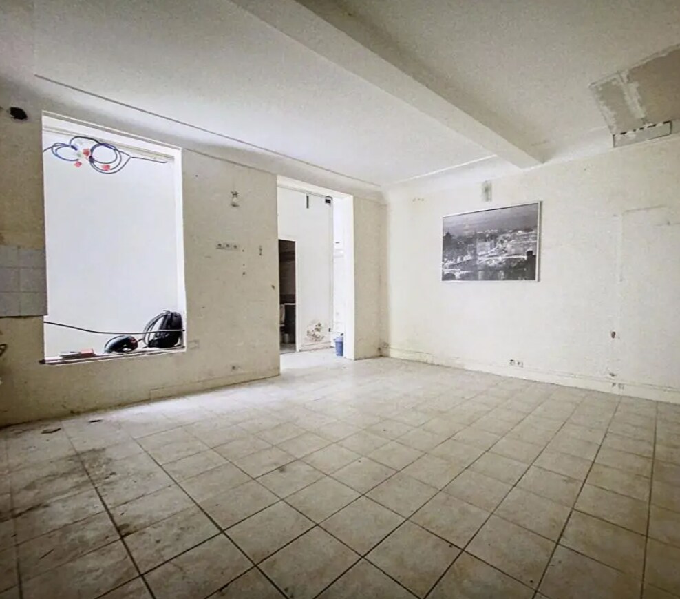 Paris, PAR 75018 - Unit Lot 1 -  - Interior Photo - Image 1 of 5
