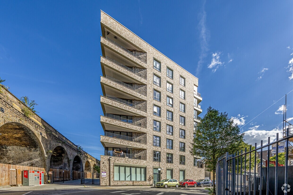 86-88 Valentia Pl, London for lease Primary Photo- Image 1 of 5