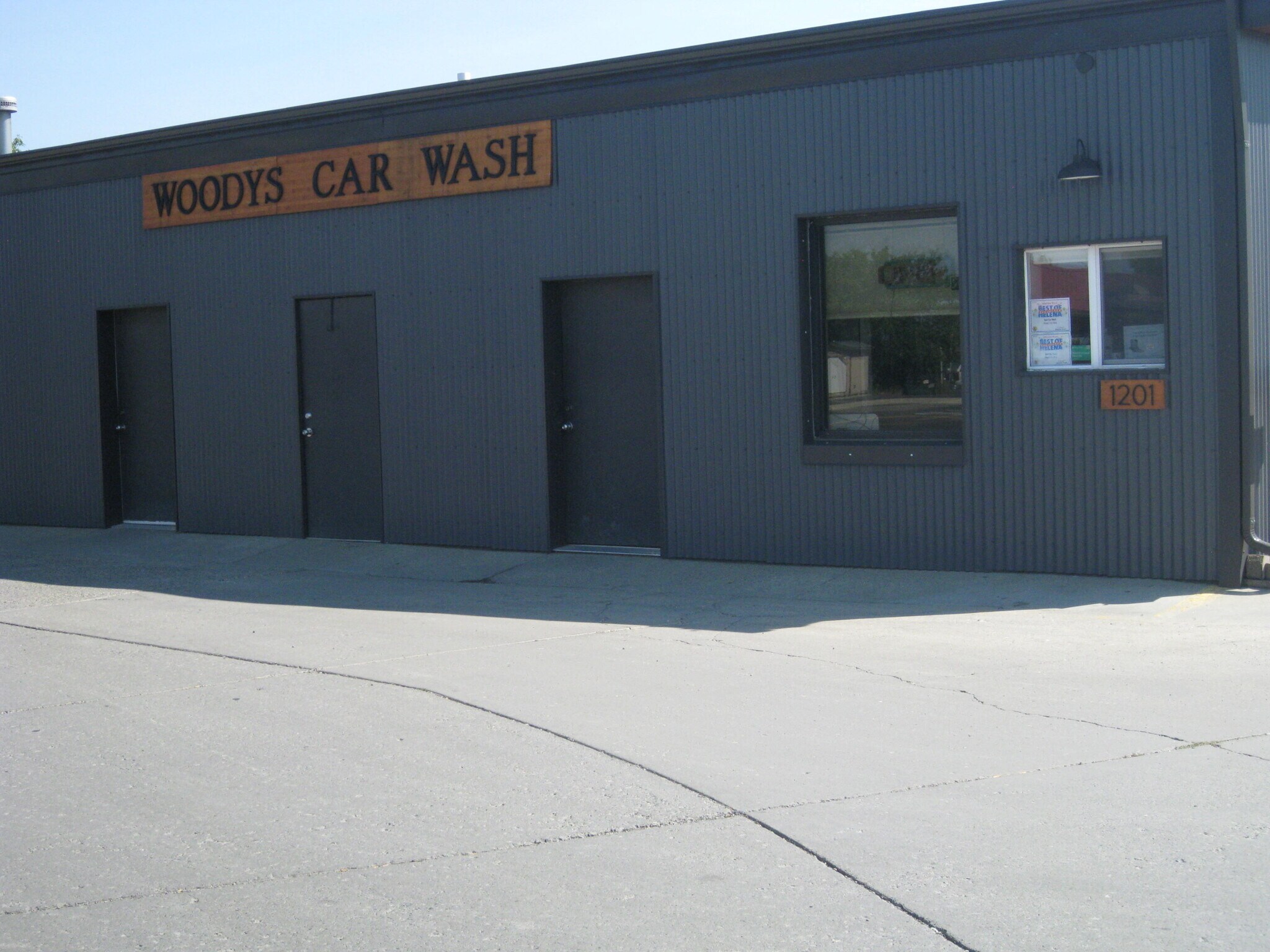 1201 Cedar St, Helena, MT 59601 Woody's Car Wash