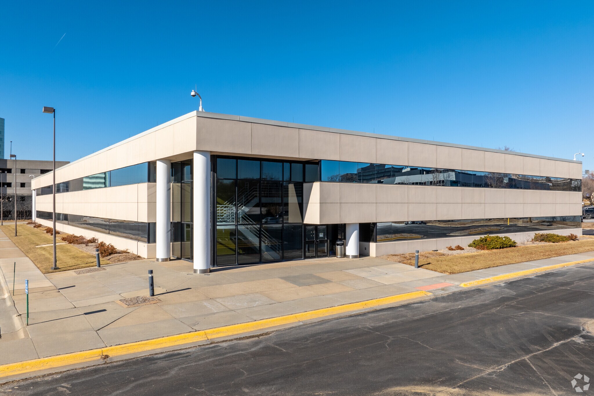 10826 Farnam Dr, Omaha, NE for sale Primary Photo- Image 1 of 1