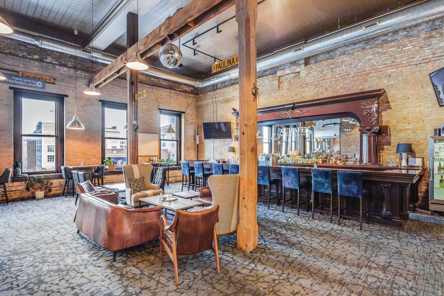 1027-1031 W Madison St, Chicago, IL for lease - Interior Photo - Image 3 of 12