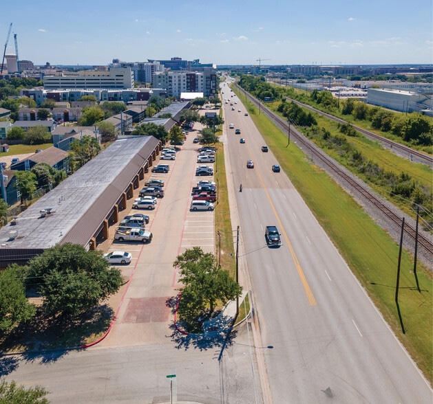 4245-4337 Welborn Rd, Bryan, TX for lease - Building Photo - Image 3 of 4