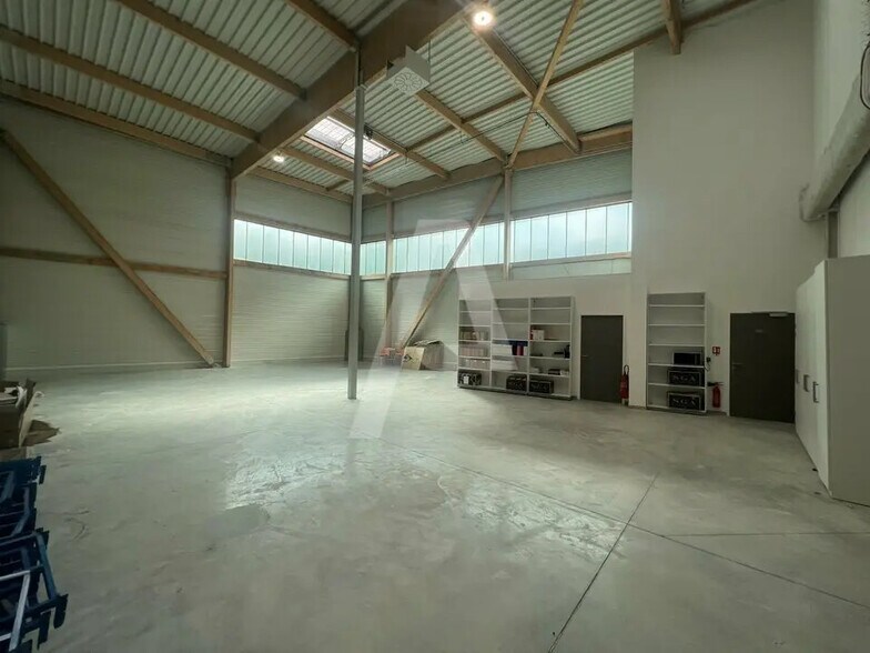 Flex in Coupvray for lease - Interior Photo - Image 1 of 4