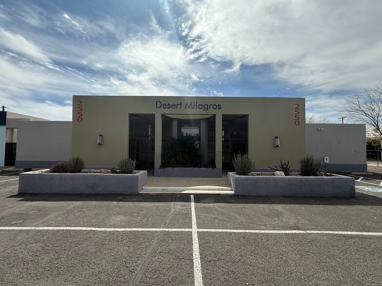 2550 E Fort Lowell Rd, Tucson, AZ for sale - Primary Photo - Image 2 of 8