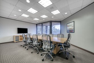 2950 N Loop Fwy W, Houston, TX for lease Interior Photo- Image 2 of 5