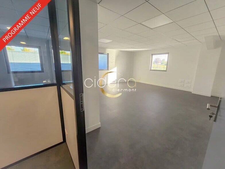 Office in Pont-du-Château for lease - Interior Photo - Image 2 of 12