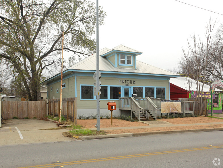 2023 E Cesar Chavez St, Austin, TX for sale - Building Photo - Image 1 of 1