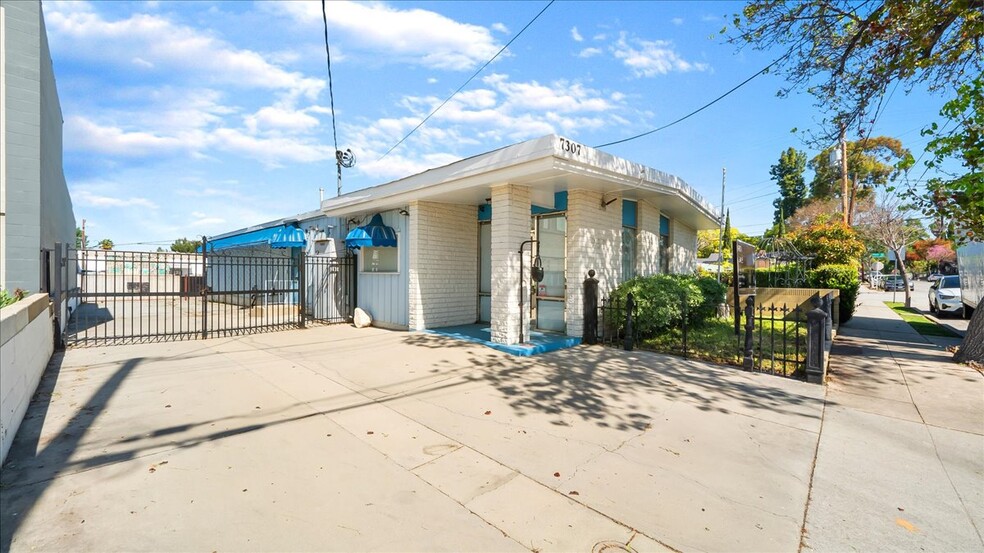 7307 Whittier Ave, Whittier, CA for sale - Building Photo - Image 3 of 32