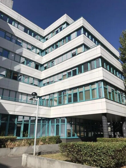 Office in Massy for lease - Building Photo - Image 3 of 7