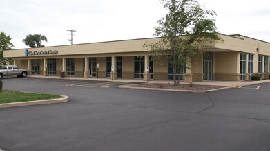 8207 22nd Ave, Kenosha, WI for lease Building Photo- Image 2 of 4