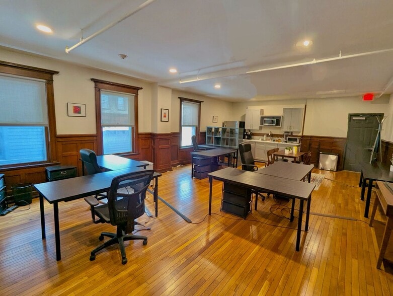 415 Elmwood Ave, Buffalo, NY for lease - Interior Photo - Image 2 of 8