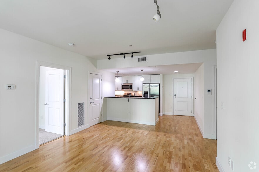 7 Cameron Ave, Cambridge, MA for sale - Interior Photo - Image 2 of 22