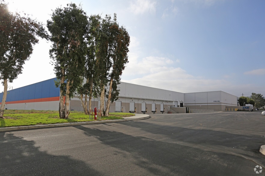 5001 E La Palma Ave, Anaheim, CA for lease - Building Photo - Image 2 of 4