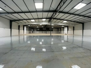 Industrial in Le Blanc-Mesnil for lease Interior Photo- Image 1 of 2