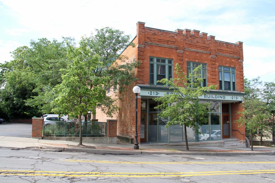 213-215 W Liberty St, Ann Arbor, MI for lease - Building Photo - Image 1 of 5