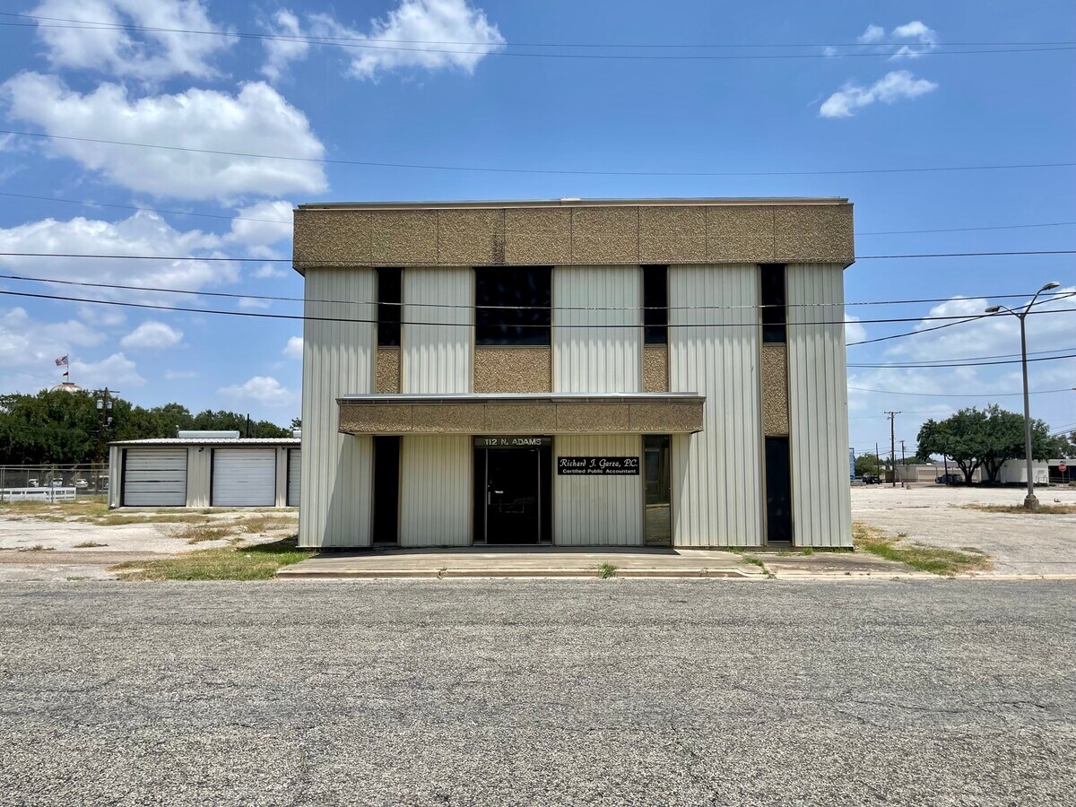 112 N Adams St, Alice, TX 78332