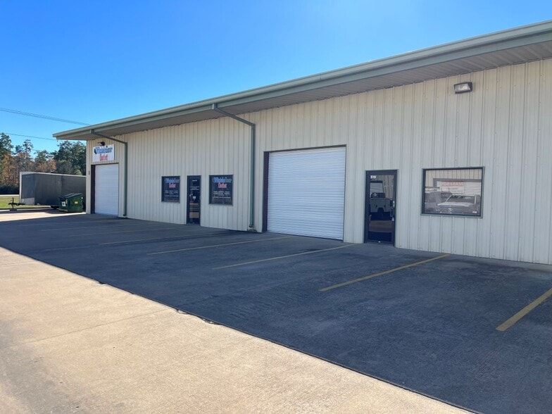 13843 Highway 105, Conroe, TX for sale - Building Photo - Image 1 of 1