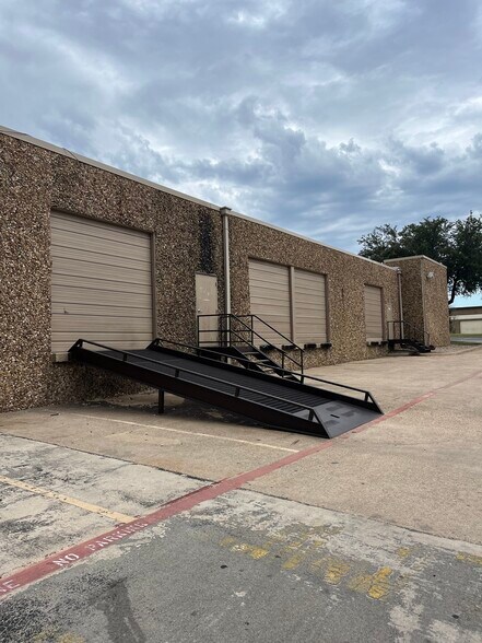 1205-1221 Corporate Dr E, Arlington, TX for sale - Building Photo - Image 2 of 15