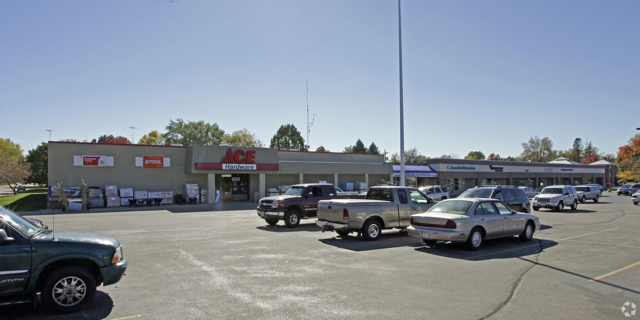 820-840 E Geneva St, Delavan, WI for sale Primary Photo- Image 1 of 1