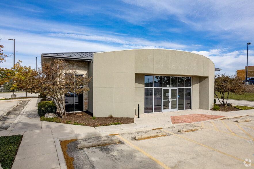 4095 N Loop 1604 Fwy, San Antonio, TX for lease - Building Photo - Image 1 of 7