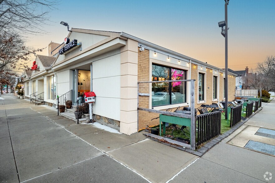 20817 Northern Blvd, Bayside, NY for sale - Primary Photo - Image 1 of 1