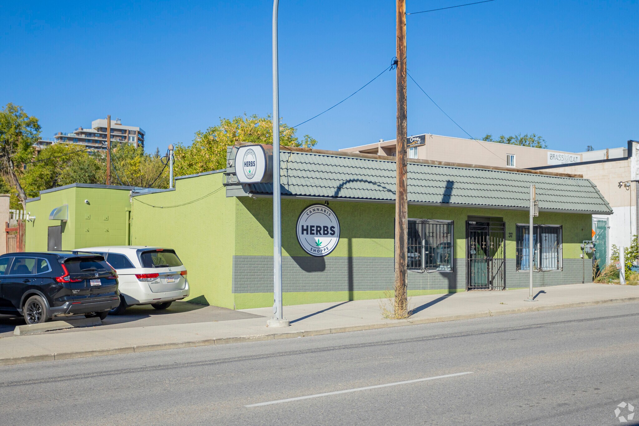 37 4th St NE, Calgary, AB for sale Primary Photo- Image 1 of 1