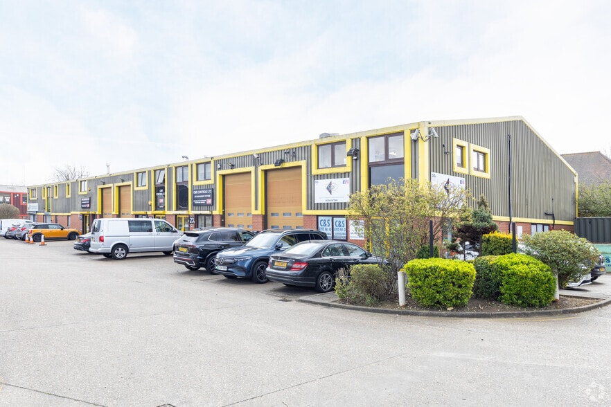 Repton Clos, Basildon for lease - Building Photo - Image 2 of 4