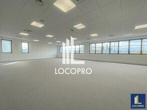 Office in Vitrolles for lease Interior Photo- Image 2 of 4