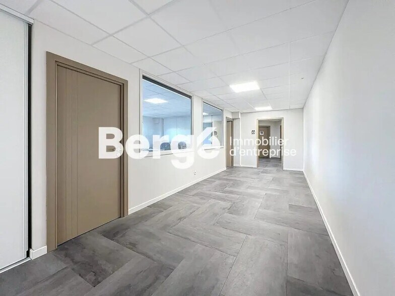 Office in Antibes for sale - Building Photo - Image 1 of 13