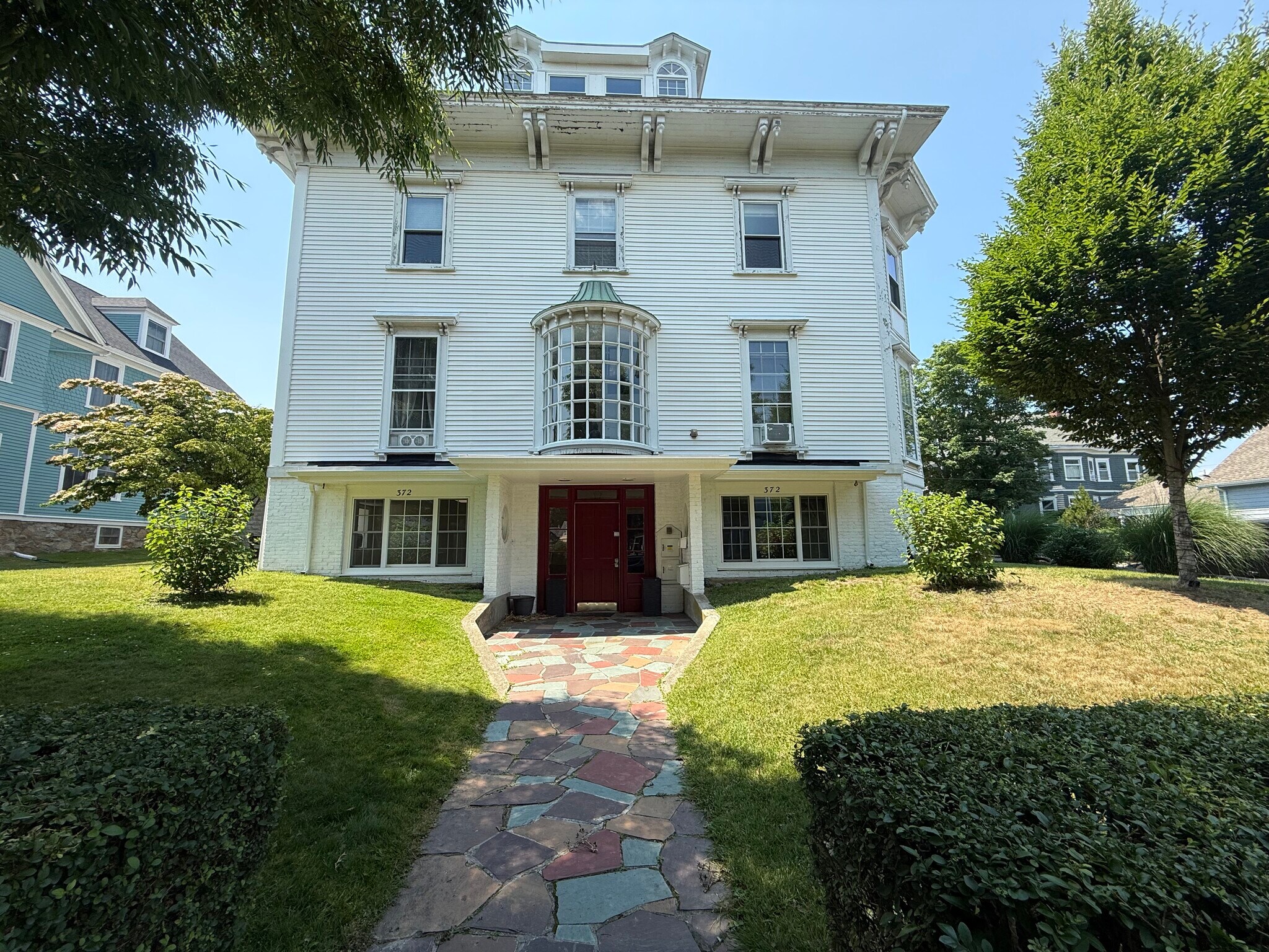 372 Broadway, Newport, RI for lease Interior Photo- Image 1 of 13