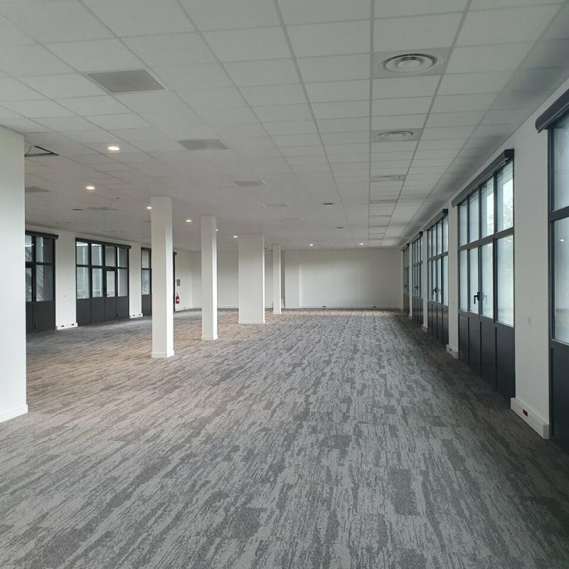 Office in Alixan for lease Interior Photo- Image 1 of 13