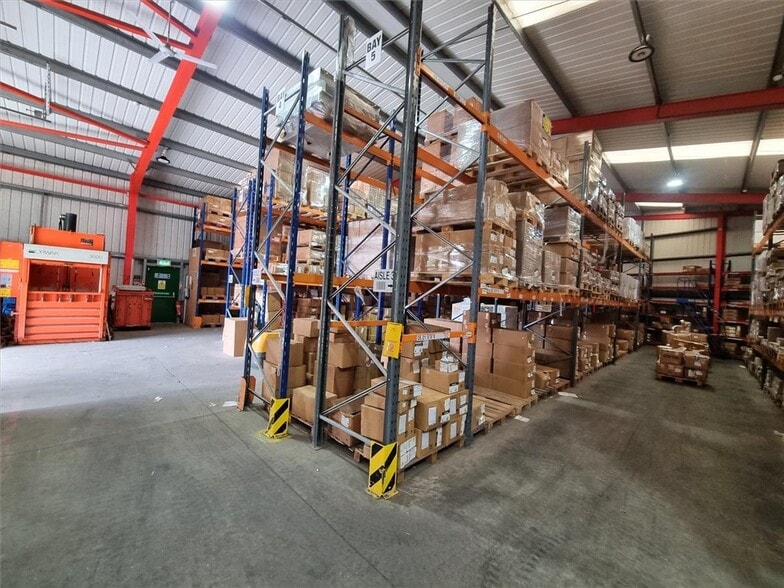 Charfield Rd, Kingswood for lease - Interior Photo - Image 3 of 7