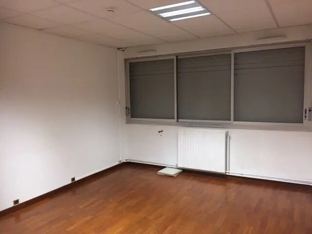 Office in Lyon for lease - Interior Photo - Image 2 of 15