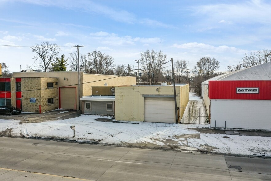 73 W Walton Blvd, Pontiac, MI for sale - Building Photo - Image 2 of 21