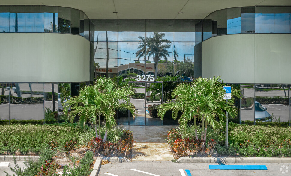 3275 W Hillsboro Blvd, Deerfield Beach, FL for lease - Building Photo - Image 1 of 12